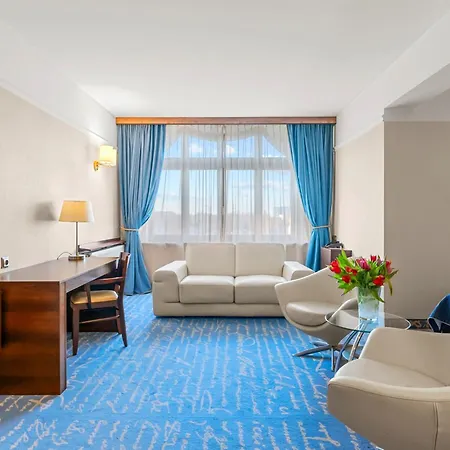 Diament Plaza 4*