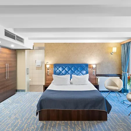 Hotell Diament Plaza 4*