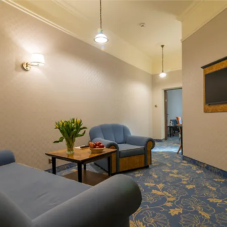 מלון Diament Plaza 4*