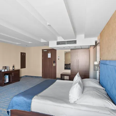 Hotell Diament Plaza